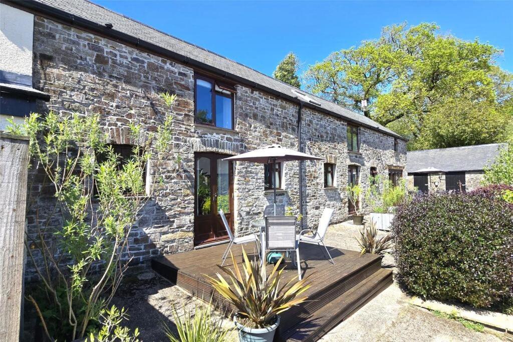 Petrock Holiday Cottages Newton Saint Petrock Exteriör bild