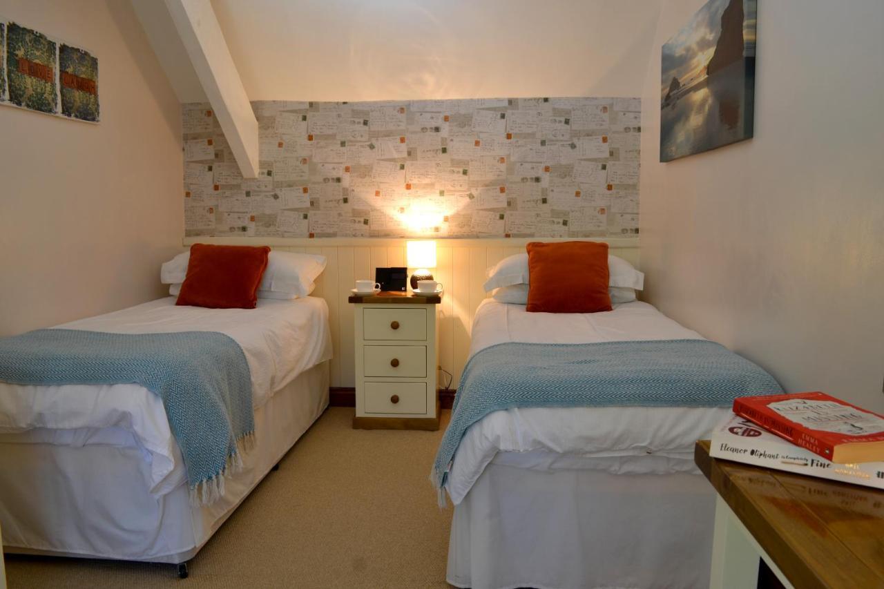 Petrock Holiday Cottages Newton Saint Petrock Exteriör bild